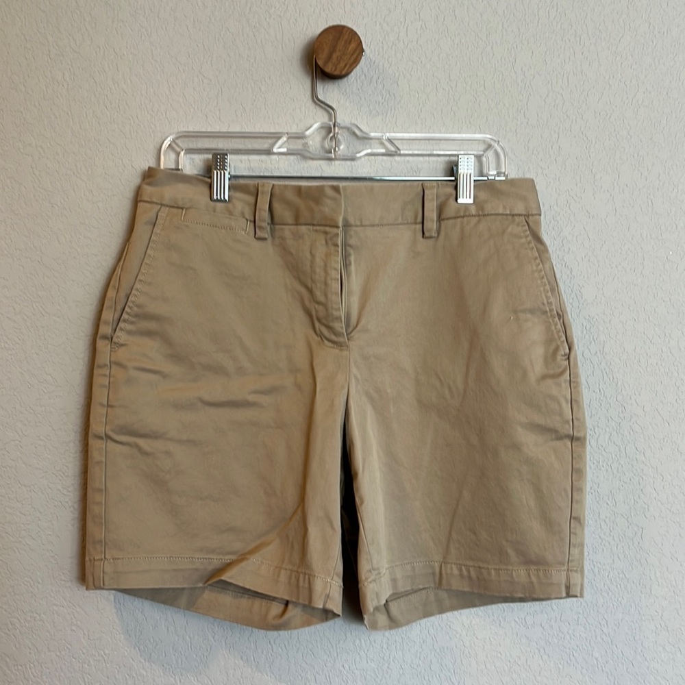 Lands End. 8. Khaki shorts. Like new.